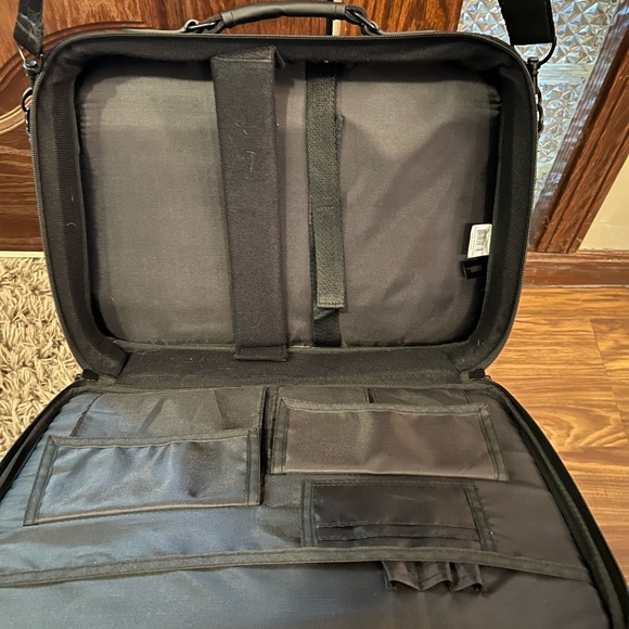 Laptop adjustable strap shoulder bag - Picture 2 of 2